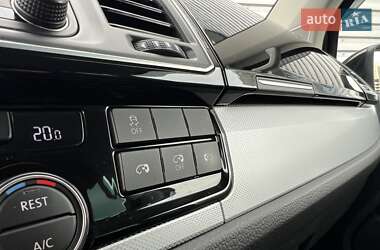 Минивэн Volkswagen Multivan 2015 в 