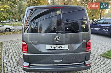 Мінівен Volkswagen Multivan 2015 в 
