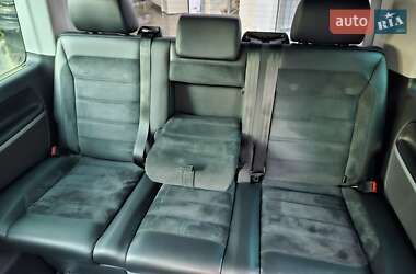 Мінівен Volkswagen Multivan 2015 в 