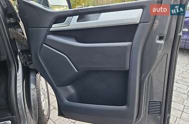 Мінівен Volkswagen Multivan 2015 в 