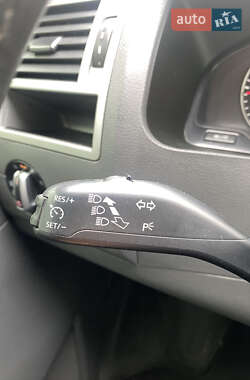 Мінівен Volkswagen Multivan 2012 в  фото 16 Мінівен Volkswagen Multivan 2012 в