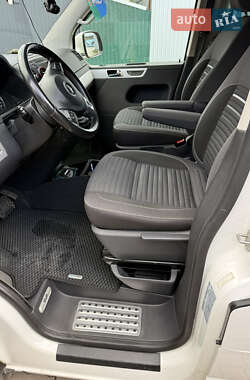 Мінівен Volkswagen Multivan 2015 в 