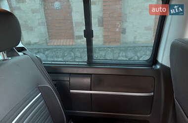 Мінівен Volkswagen Multivan 2015 в 