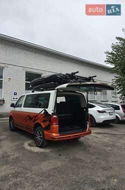 Мінівен Volkswagen Multivan 2016 в 