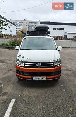 Мінівен Volkswagen Multivan 2016 в 