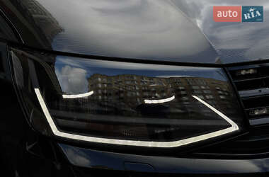 Минивэн Volkswagen Multivan 2019 в 