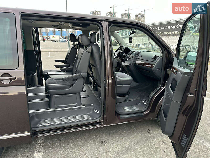 Мінівен Volkswagen Multivan 2012 в Києві
