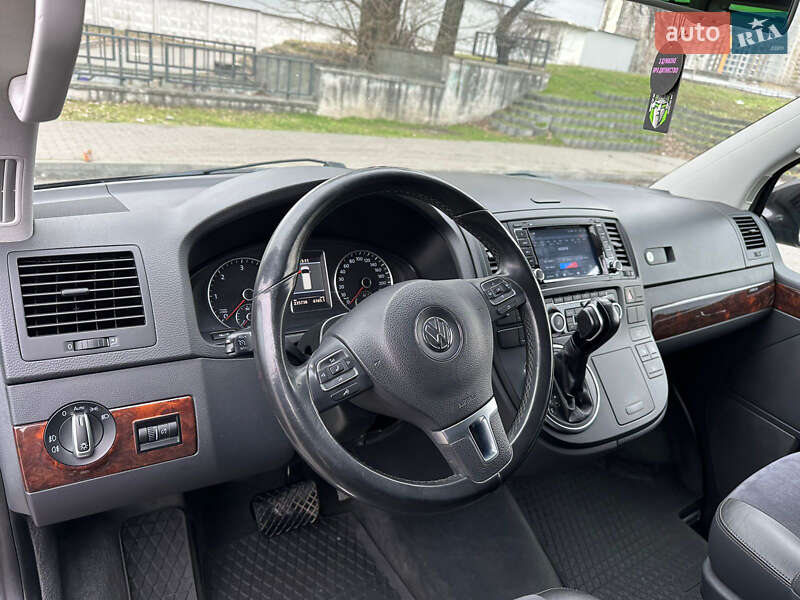 Мінівен Volkswagen Multivan 2012 в Києві