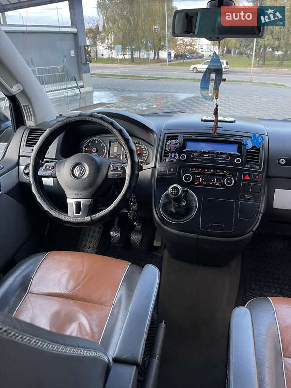 Мінівен Volkswagen Multivan 2011 в Хмельницькому