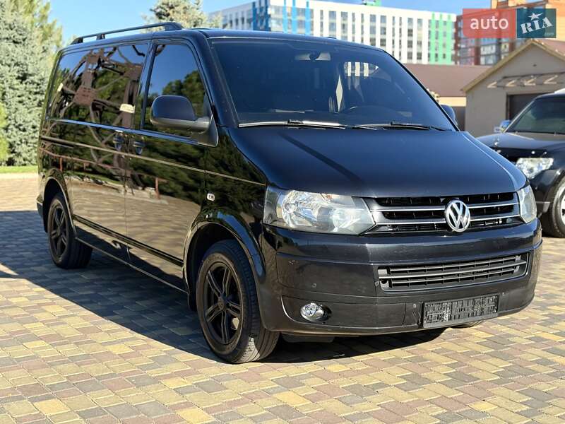 Мінівен Volkswagen Multivan 2013 в Дніпрі