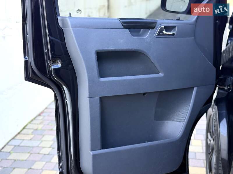 Мінівен Volkswagen Multivan 2013 в Дніпрі