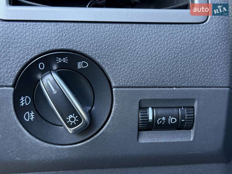 Мінівен Volkswagen Multivan 2013 в Дніпрі