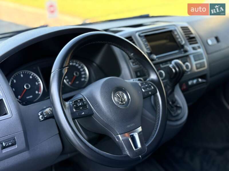 Мінівен Volkswagen Multivan 2013 в Дніпрі