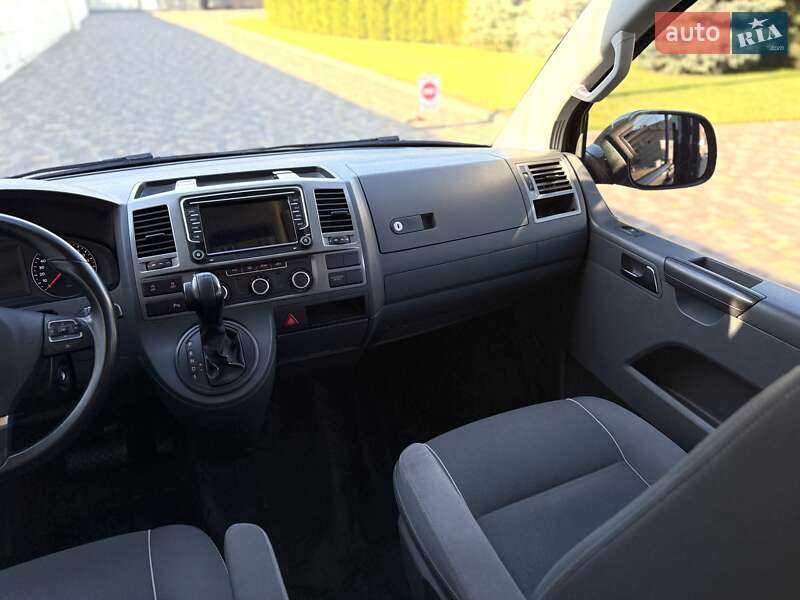 Мінівен Volkswagen Multivan 2013 в Дніпрі