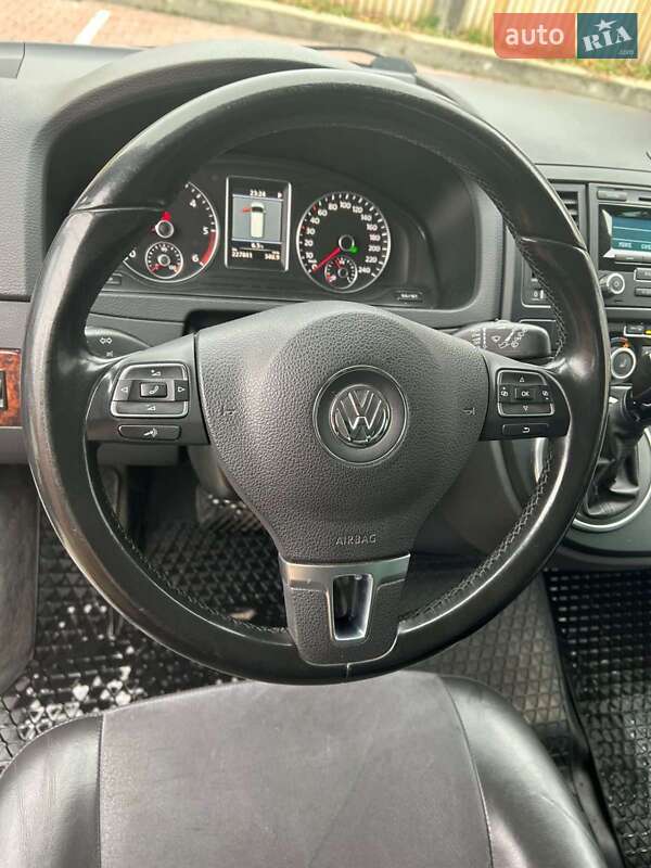 Минивэн Volkswagen Multivan 2012 в Киеве