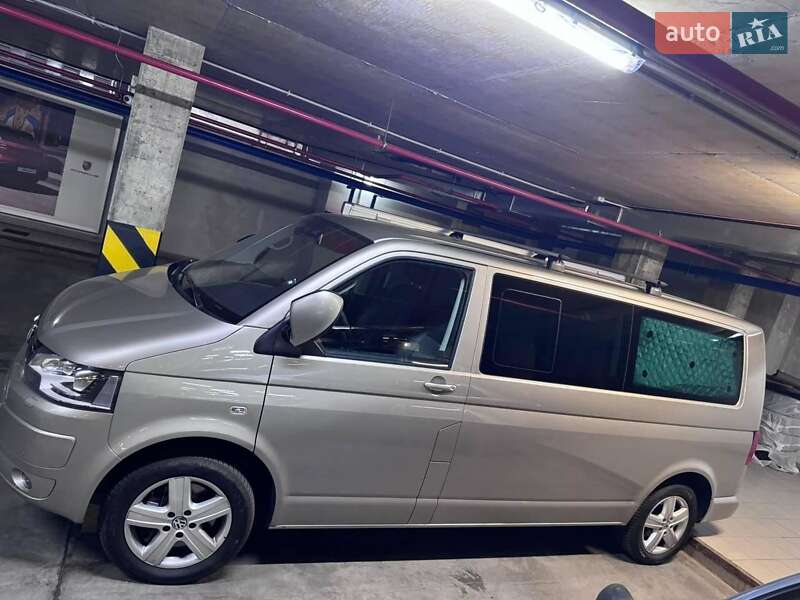 Мінівен Volkswagen Multivan 2015 в Києві