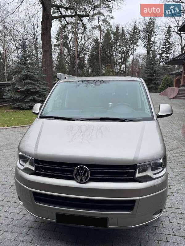 Мінівен Volkswagen Multivan 2015 в Києві