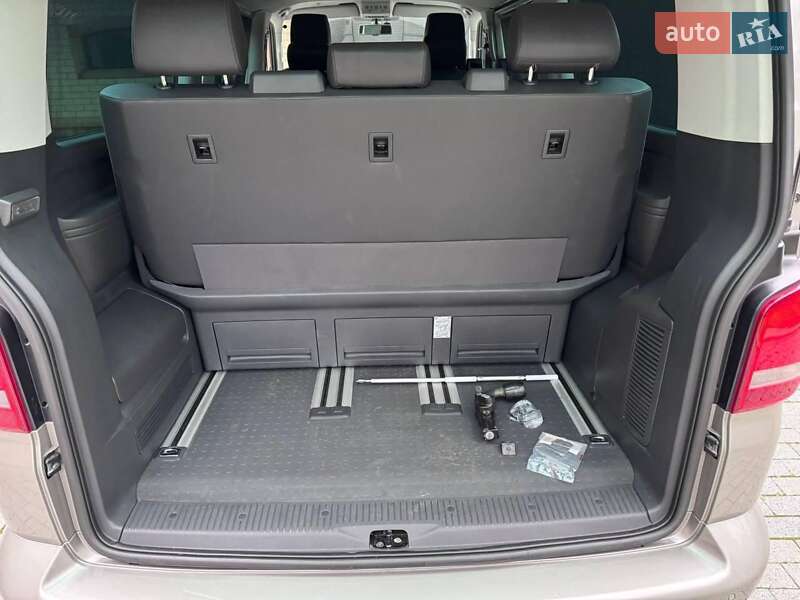 Мінівен Volkswagen Multivan 2015 в Києві