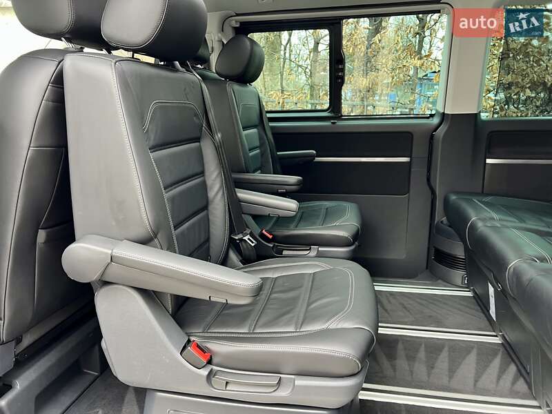 Минивэн Volkswagen Multivan 2022 в Киеве