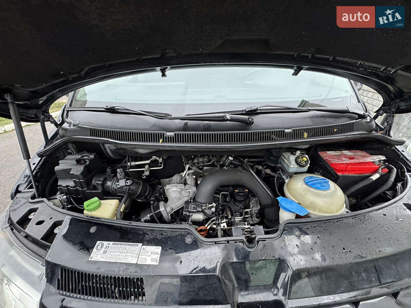 Минивэн Volkswagen Multivan 2013 в Каменке