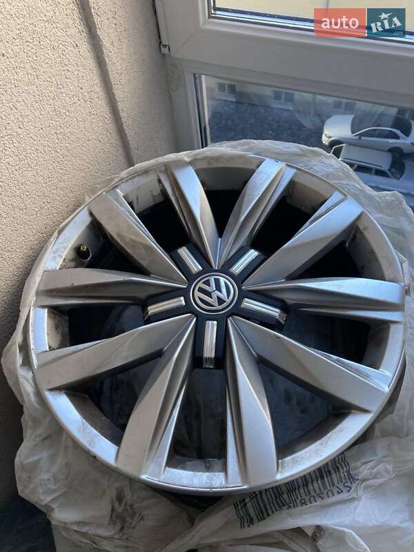 Минивэн Volkswagen Multivan 2016 в Киеве