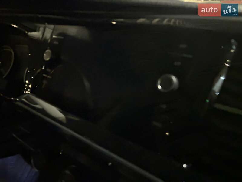 Минивэн Volkswagen Multivan 2022 в Киеве