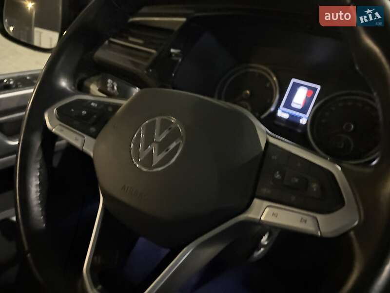 Минивэн Volkswagen Multivan 2022 в Киеве