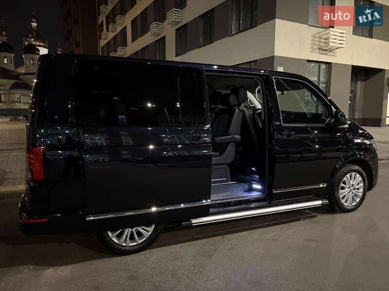 Минивэн Volkswagen Multivan 2022 в Киеве