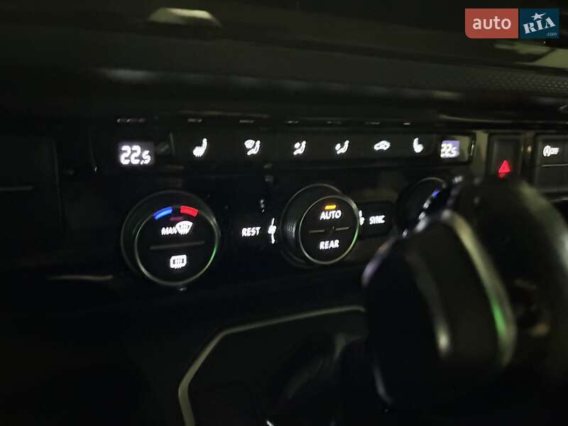 Минивэн Volkswagen Multivan 2022 в Киеве