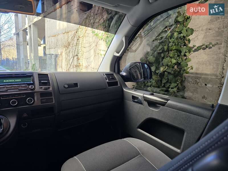 Минивэн Volkswagen Multivan 2013 в Хмельницком