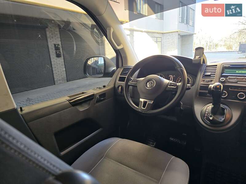 Минивэн Volkswagen Multivan 2013 в Хмельницком