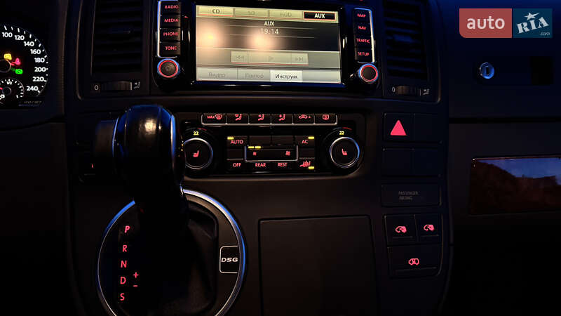 Минивэн Volkswagen Multivan 2010 в Киеве