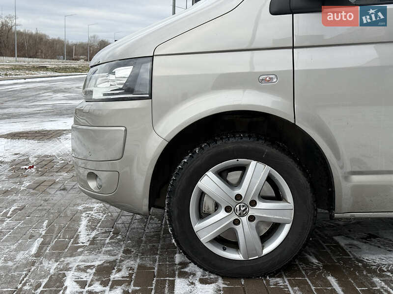 Минивэн Volkswagen Multivan 2015 в Киеве