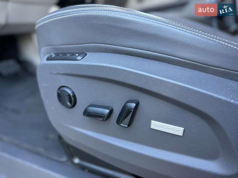 Мінівен Volkswagen Multivan 2022 в Києві