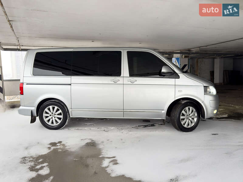 Мінівен Volkswagen Multivan 2011 в Києві