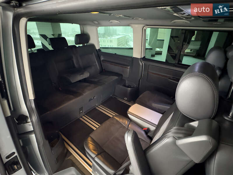 Мінівен Volkswagen Multivan 2011 в Києві