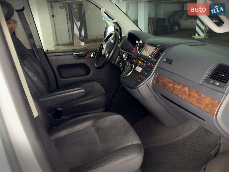 Мінівен Volkswagen Multivan 2011 в Києві