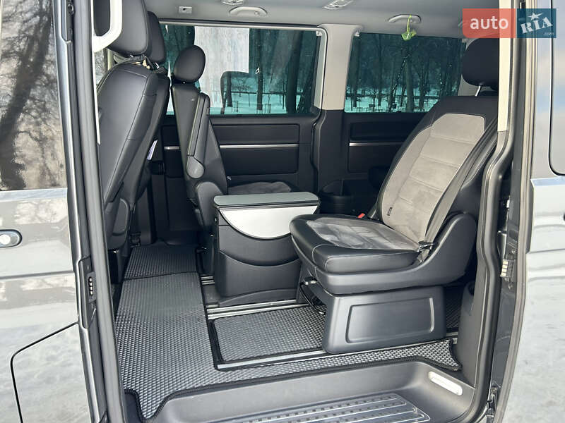 Минивэн Volkswagen Multivan 2020 в Киеве