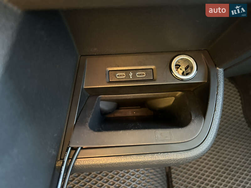 Минивэн Volkswagen Multivan 2020 в Киеве