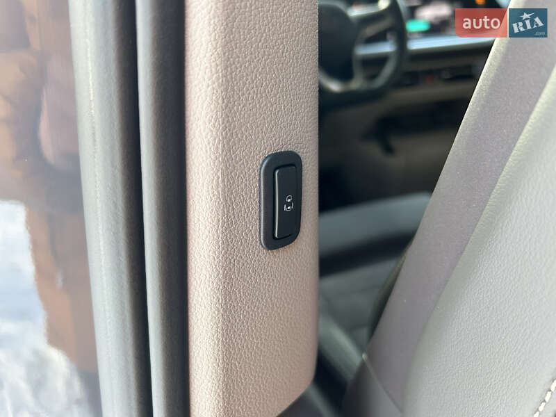 Минивэн Volkswagen Multivan 2023 в Киеве