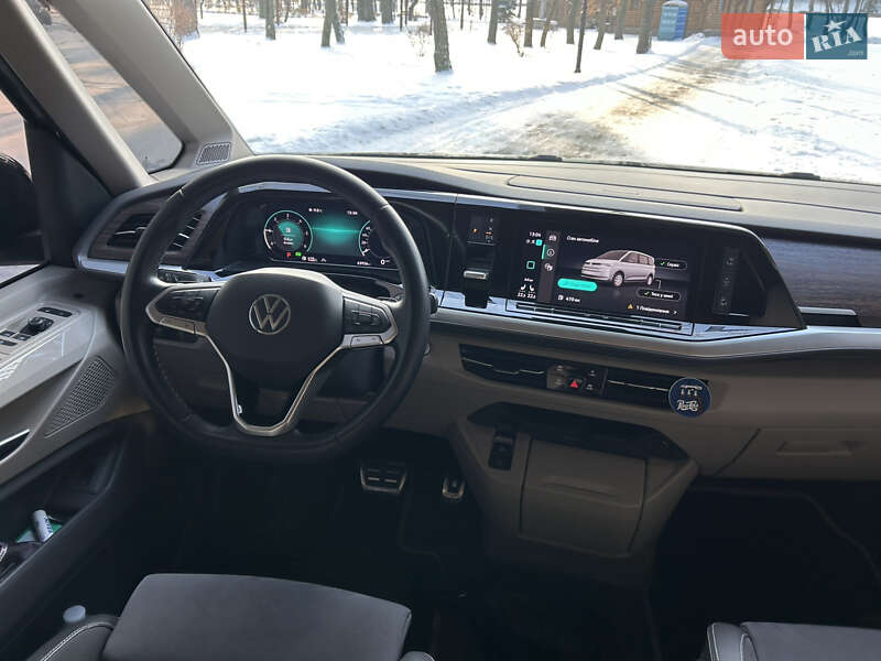 Минивэн Volkswagen Multivan 2023 в Киеве