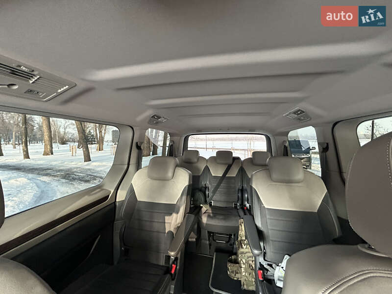 Минивэн Volkswagen Multivan 2023 в Киеве