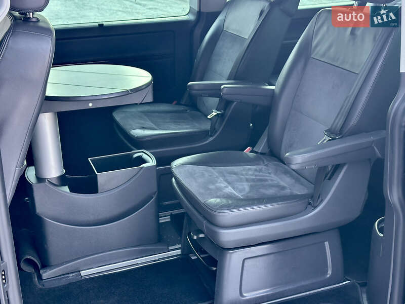 Минивэн Volkswagen Multivan 2011 в Киеве