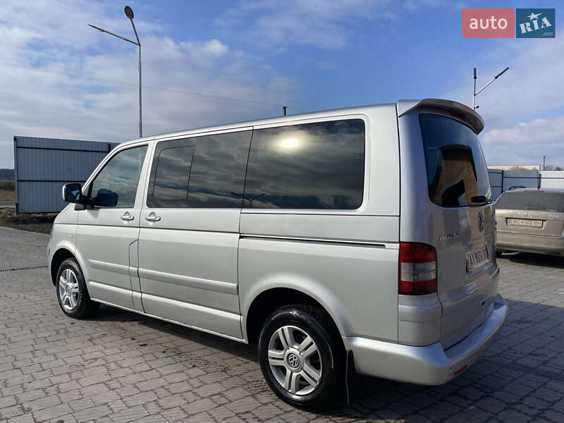 Минивэн Volkswagen Multivan 2006 в Львове