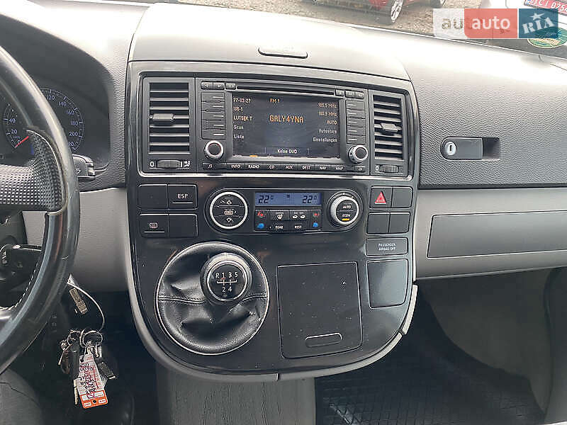 Минивэн Volkswagen Multivan 2006 в Ровно