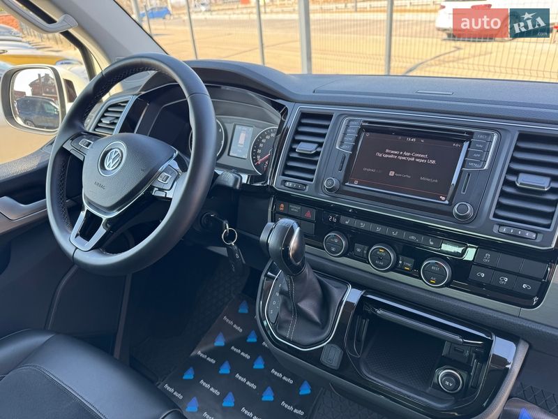 Минивэн Volkswagen Multivan 2017 в Ровно