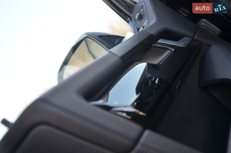 Мінівен Volkswagen Multivan 2016 в Дрогобичі