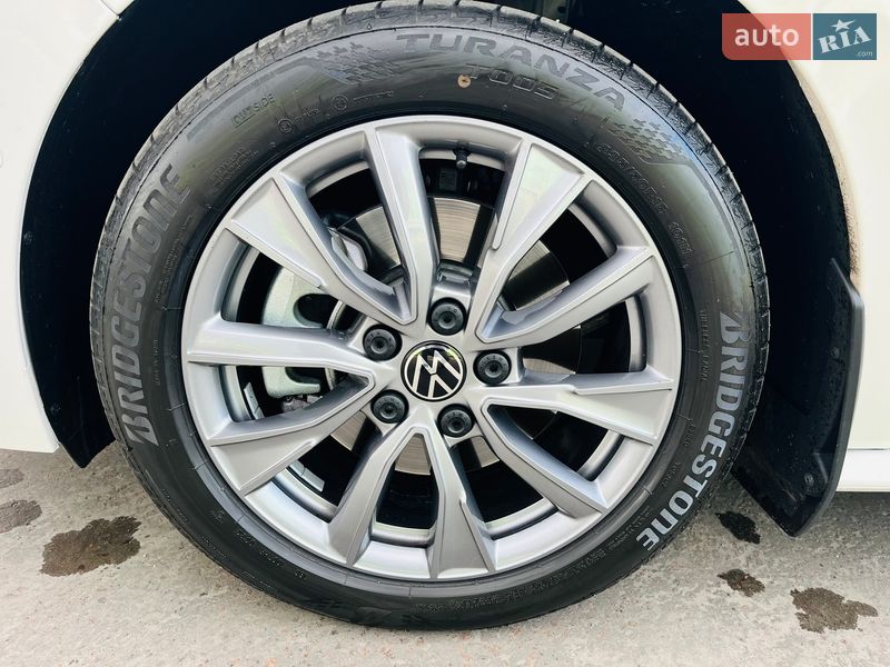 Минивэн Volkswagen Multivan 2023 в Киеве