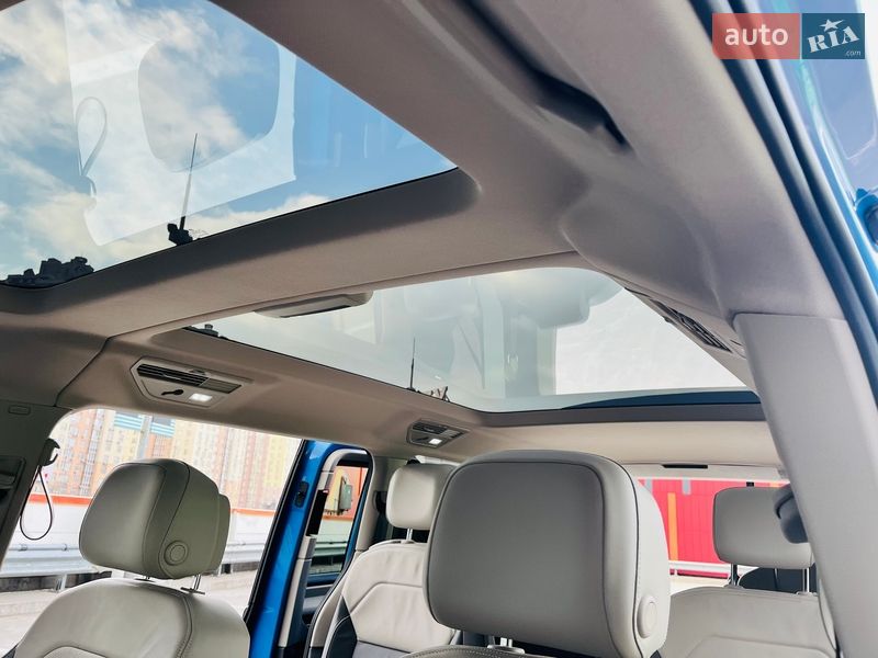 Минивэн Volkswagen Multivan 2023 в Киеве