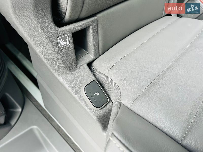 Минивэн Volkswagen Multivan 2023 в Киеве